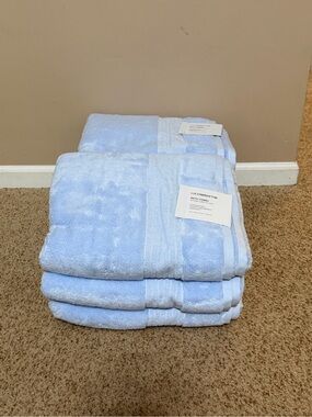 Liz Claiborne Sky Blue Bath Towel Bundle
